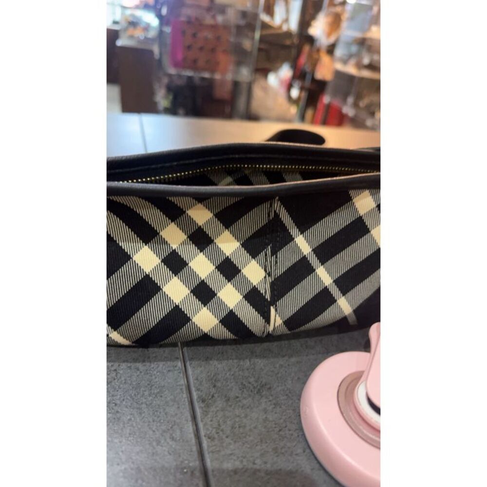 Burberry Women Pre-Loved Bag Very Good Condition